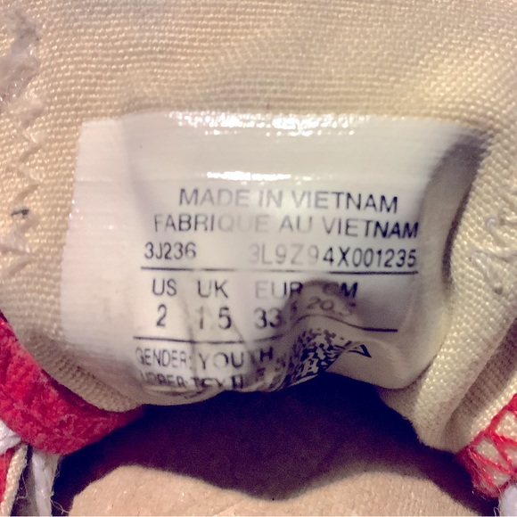 3 PAIRS OF KIDS CONVERSE SHOES.  SIZE 2 - Picture 3 of 3